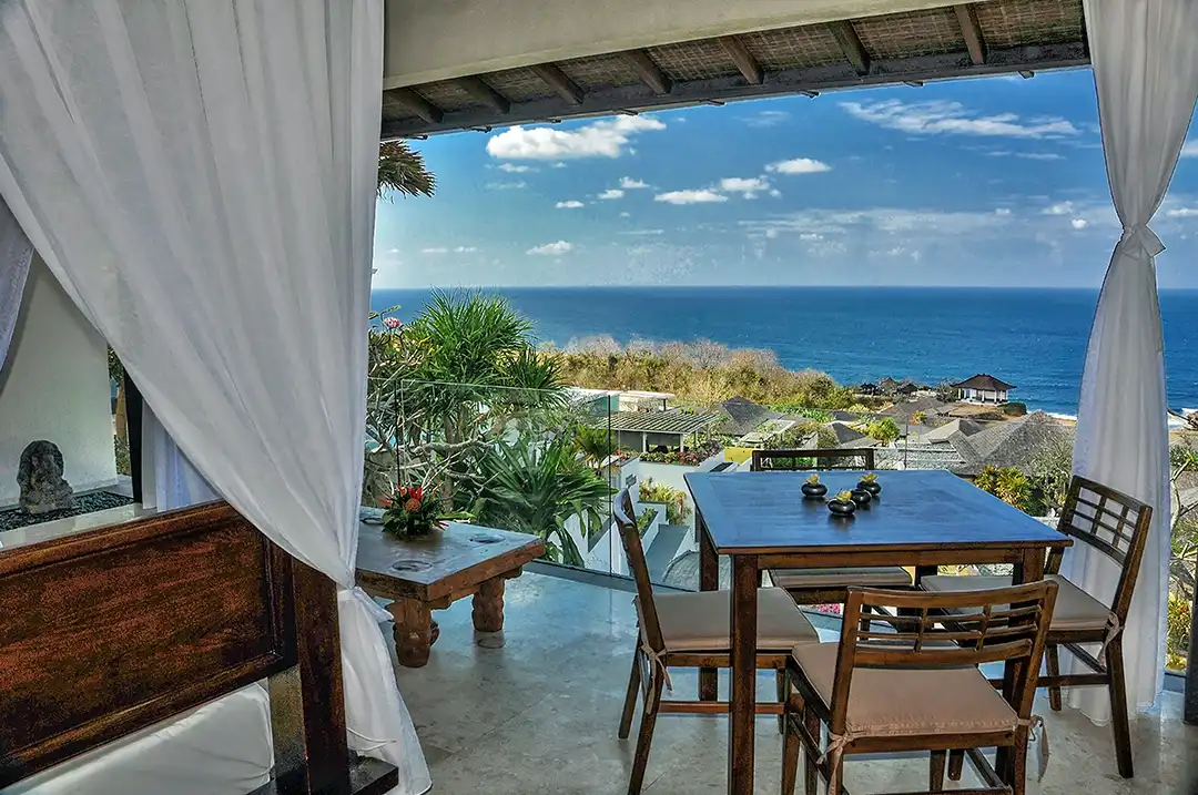 7-BEDROOM VILLA WITH MAGNIFICENT OCEAN VIEWS