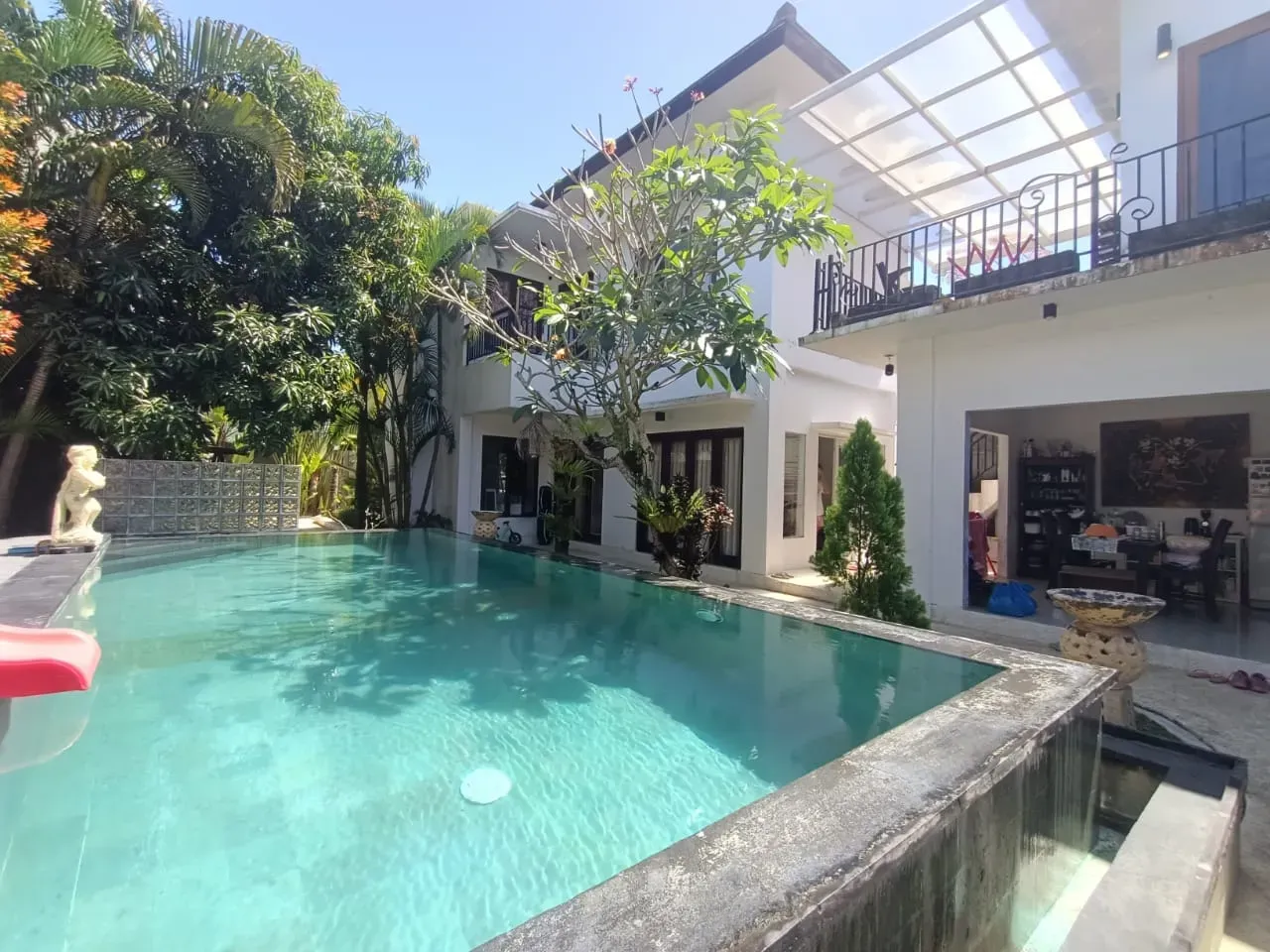 LUXURIOUS 4-BEDROOM VILLA WITH POOL IN PRIME NUSA DUA LOCATION