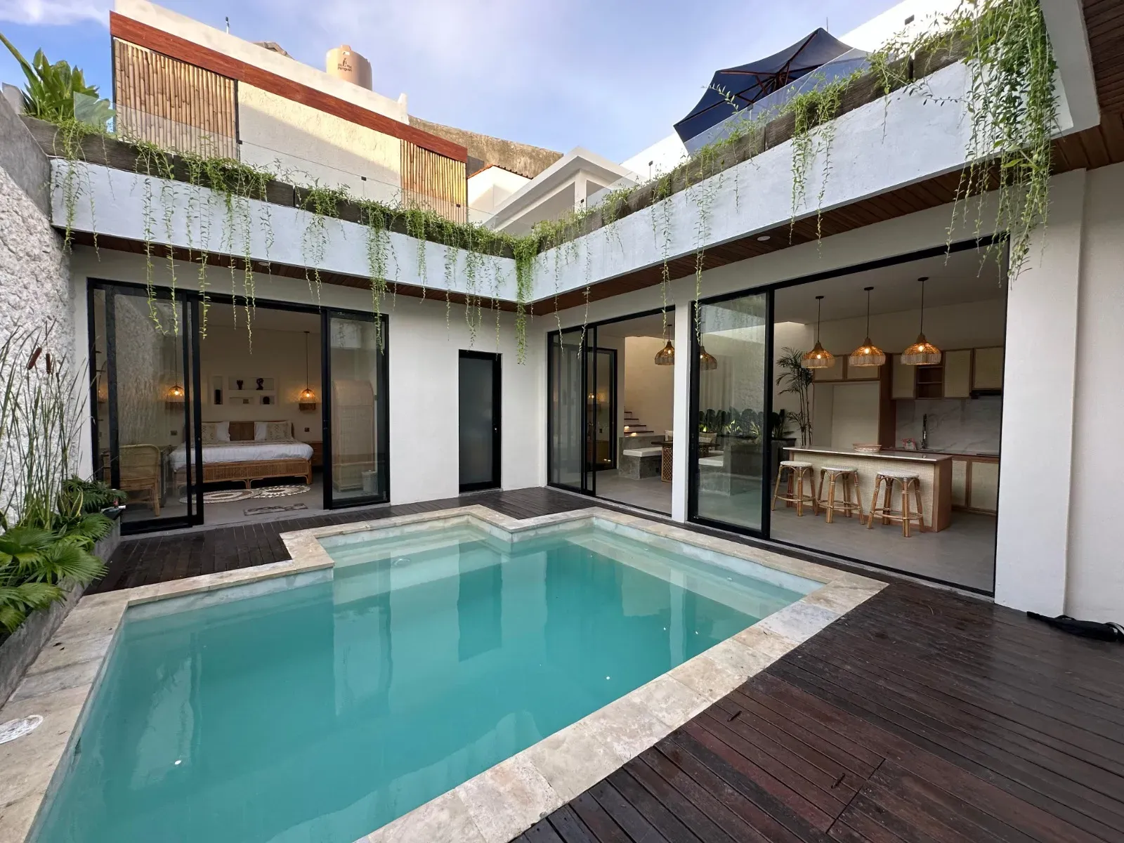 CONTEMPORARY VILLA IN VIBRANT CANGGU: A FUSION OF STYLE AND CONVENIENCE