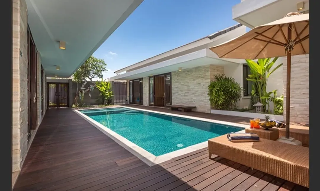 CONTEMPORARY 5-BEDROOM VILLA IN NUSA DUA WITH OCEAN VIEW ROOFTOP