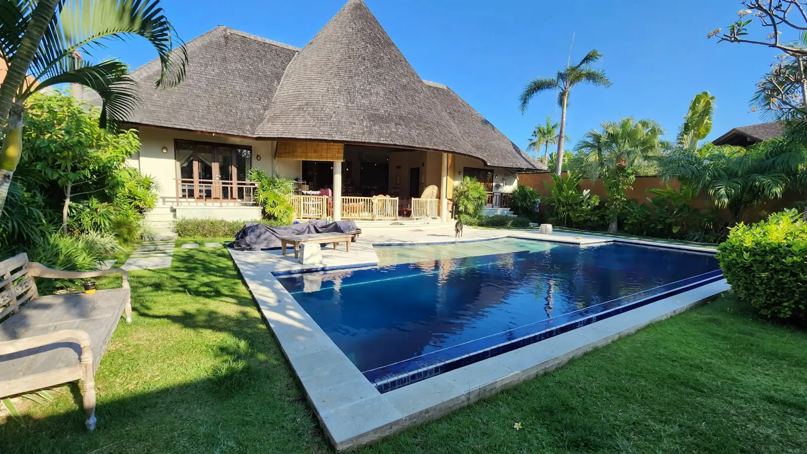 EXCLUSIVE BALINESE CONTEMPORARY VILLA IN PRESTIGIOUS PETITENGET
