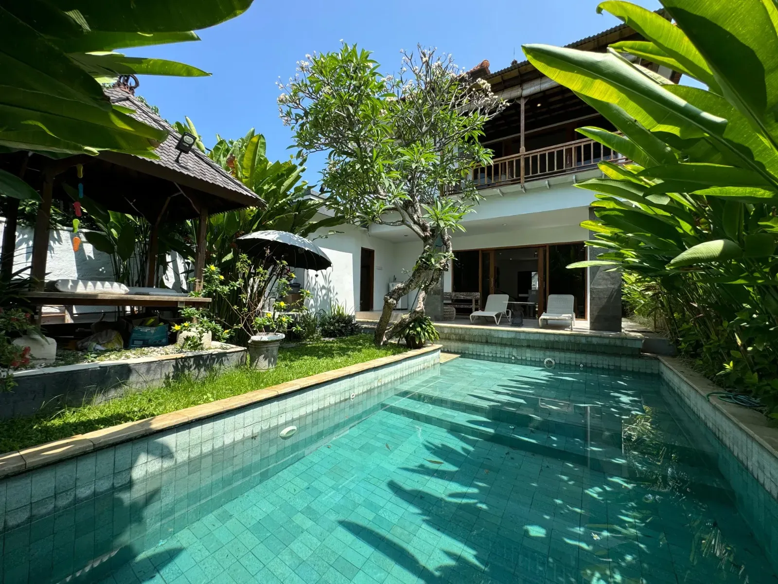 MODERN VILLA IN UMALAS WITH SPACIOUS DESIGN AND GREAT LOCATION