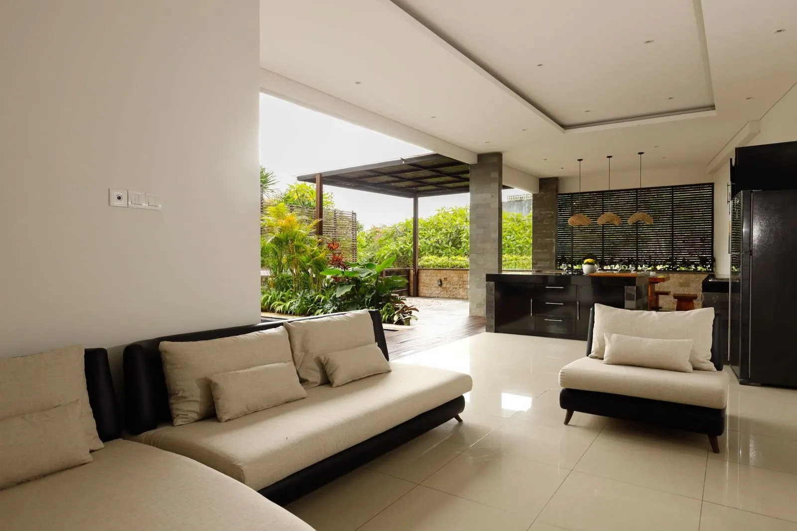 BALINESE VILLA IN BENOA WITH STUNNING VIEWS