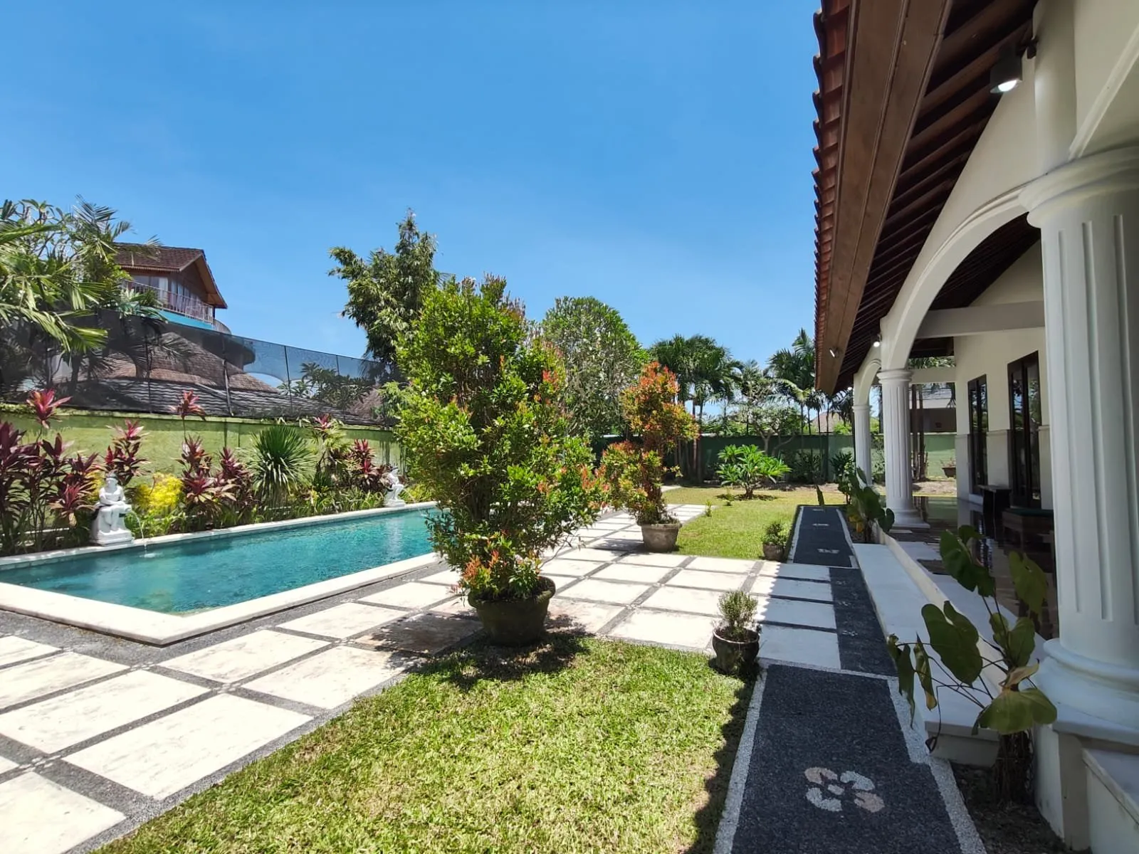EXQUISITE FOUR-BEDROOM VILLA WITH EXPANSIVE GARDEN IN KETEWEL