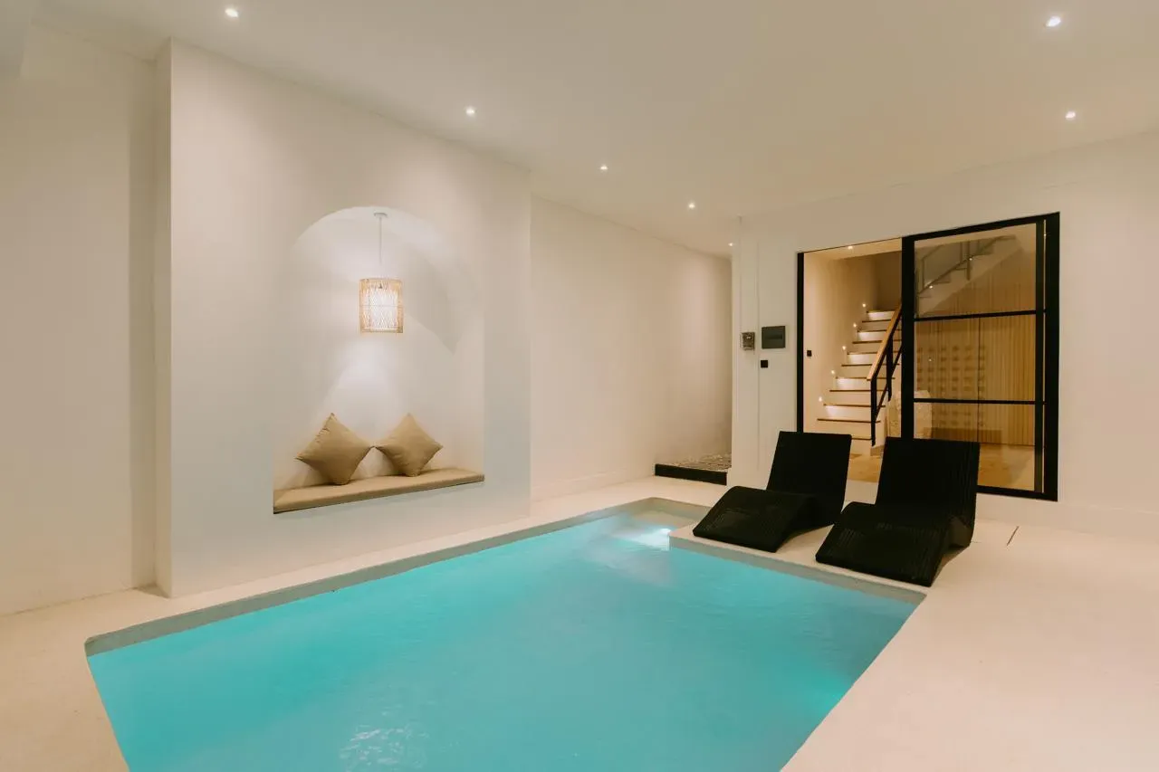 A CONTEMPORARY VILLA BLENDING COMFORT & SERENITY