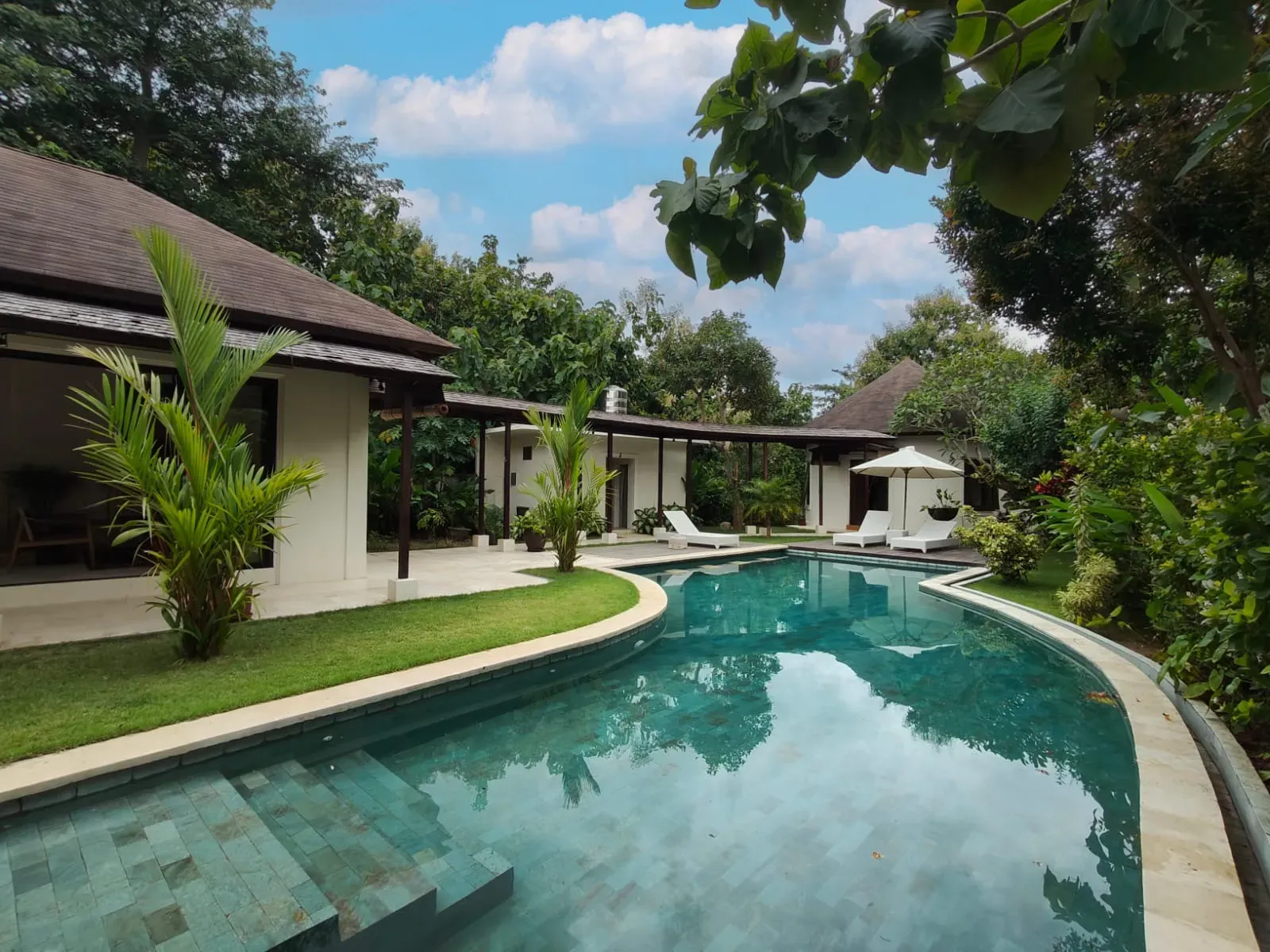SPACIOUS FAMILY VILLA IN A QUIET JIMBARAN LOCATION