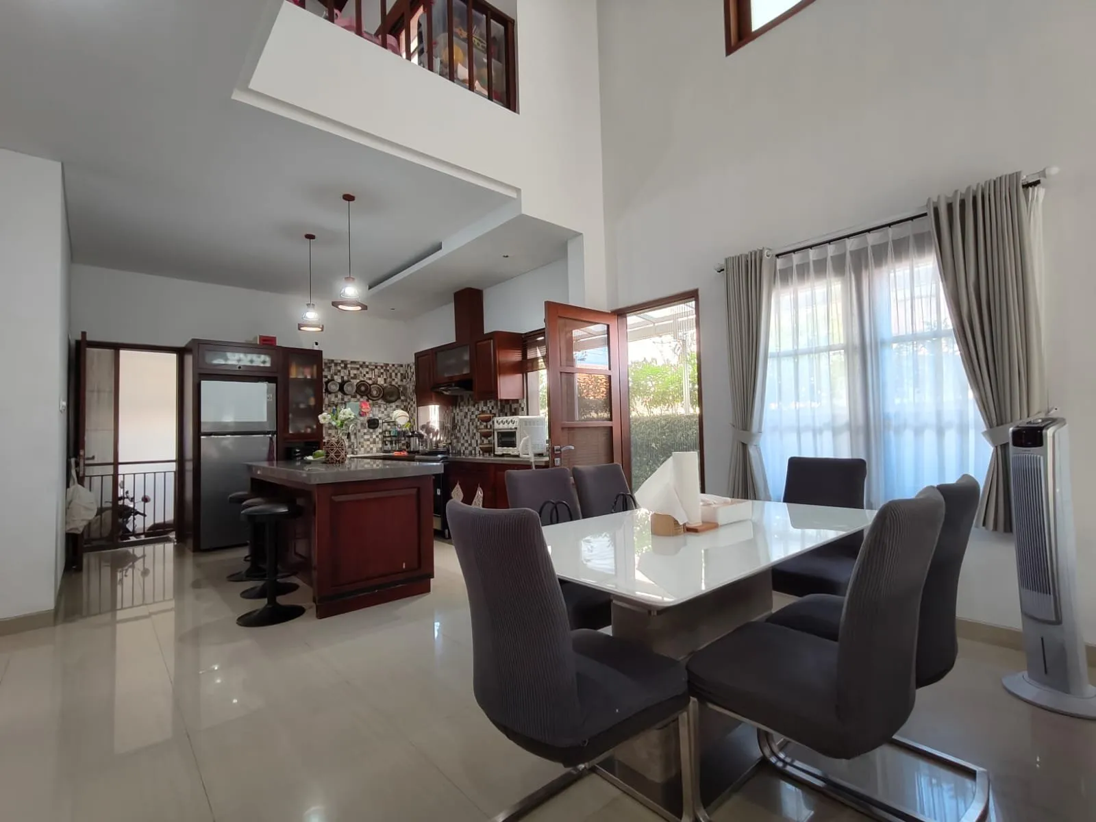 REFINED THREE-LEVEL HOUSE WITH ICONIC GWK VIEW IN JIMBARAN