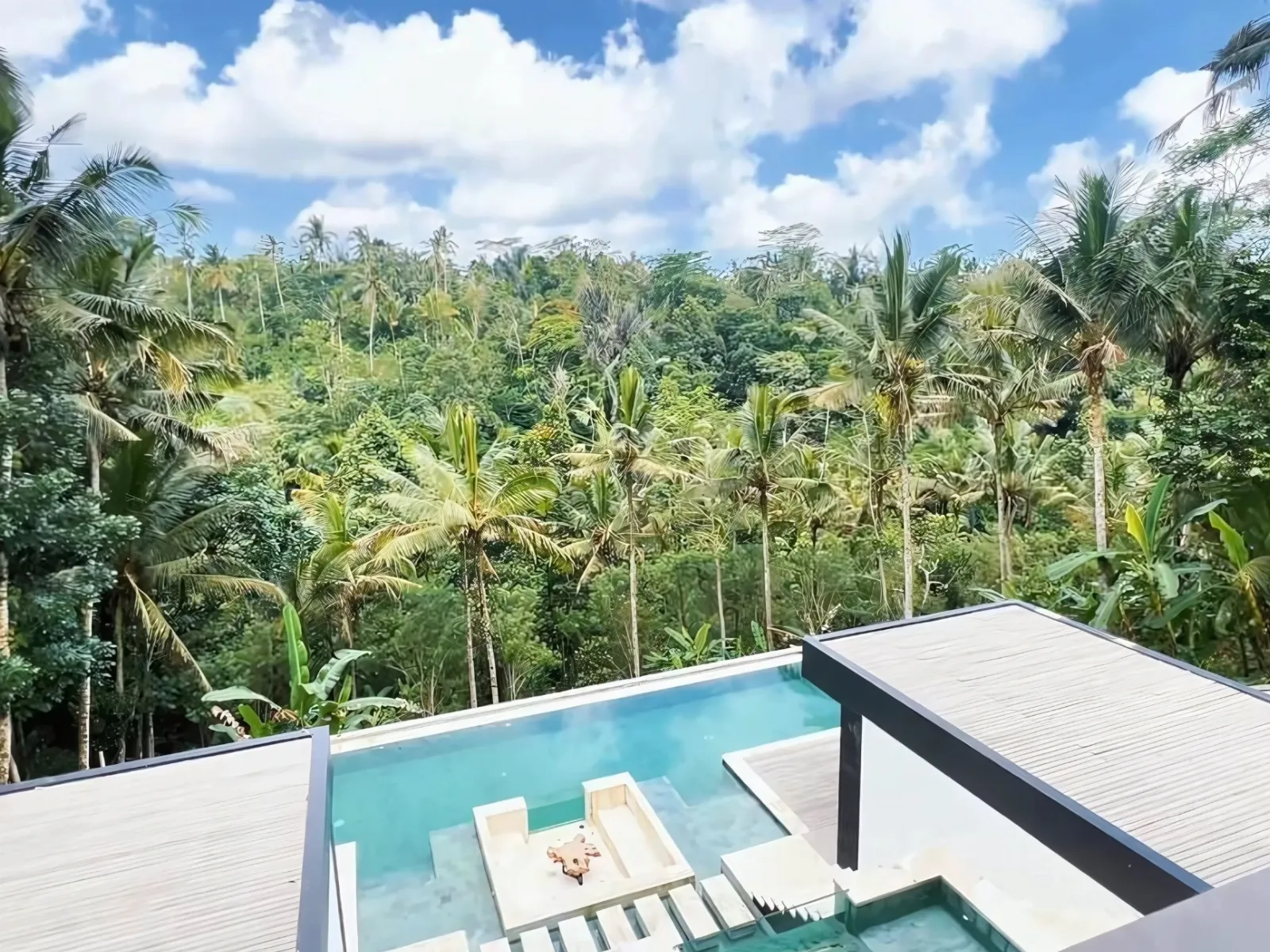 FOREST ESTATE VILLA WITH EXPANSIVE LAND IN UBUD