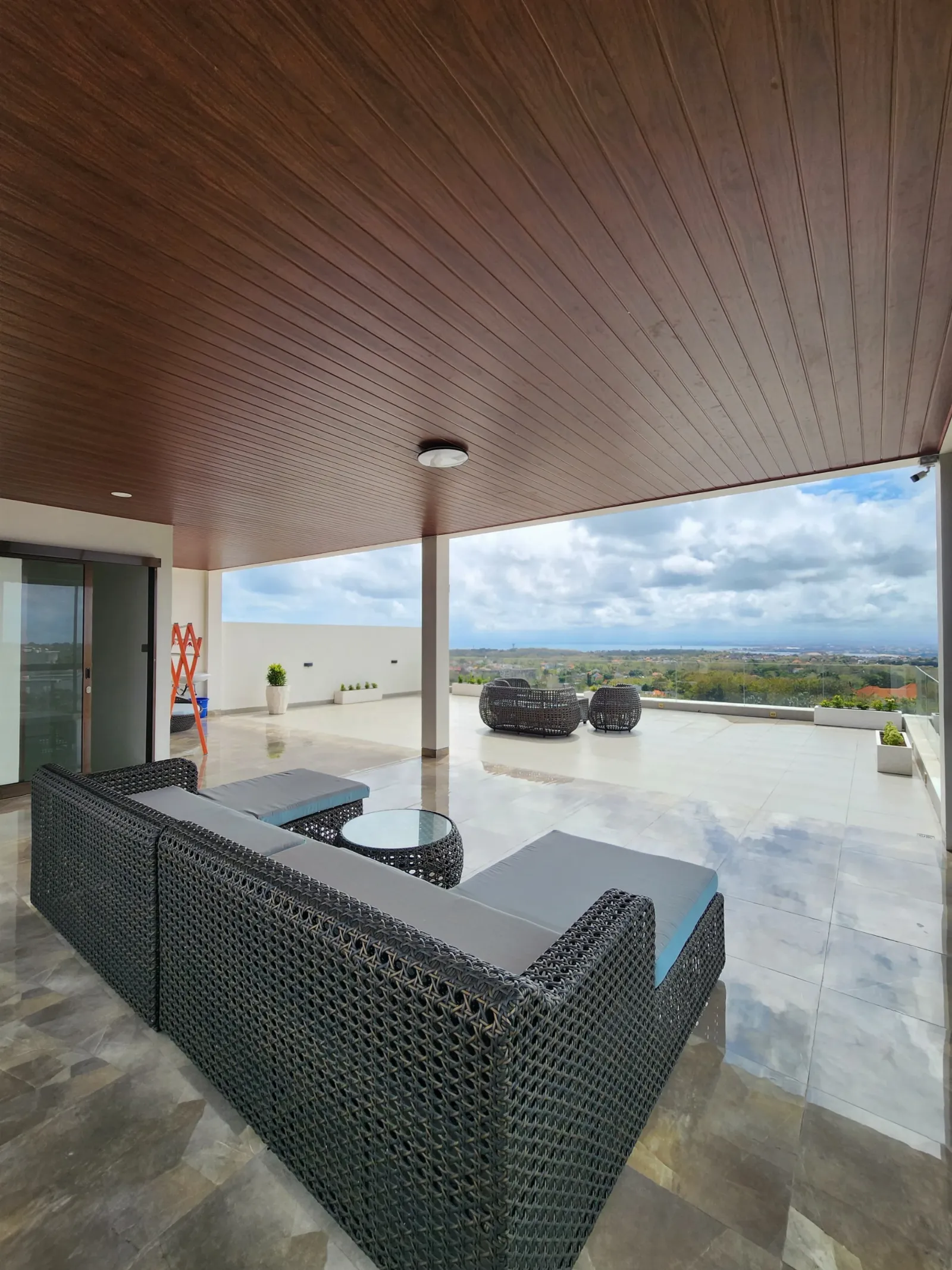 FOUR-STOREY VILLA WITH PANORAMIC VIEWS IN UNGASAN, BUKIT