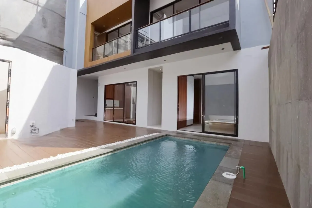 NYANYI’S COASTAL GEM: FREEHOLD VILLA WITH OPEN-AIR ROOFTOP
