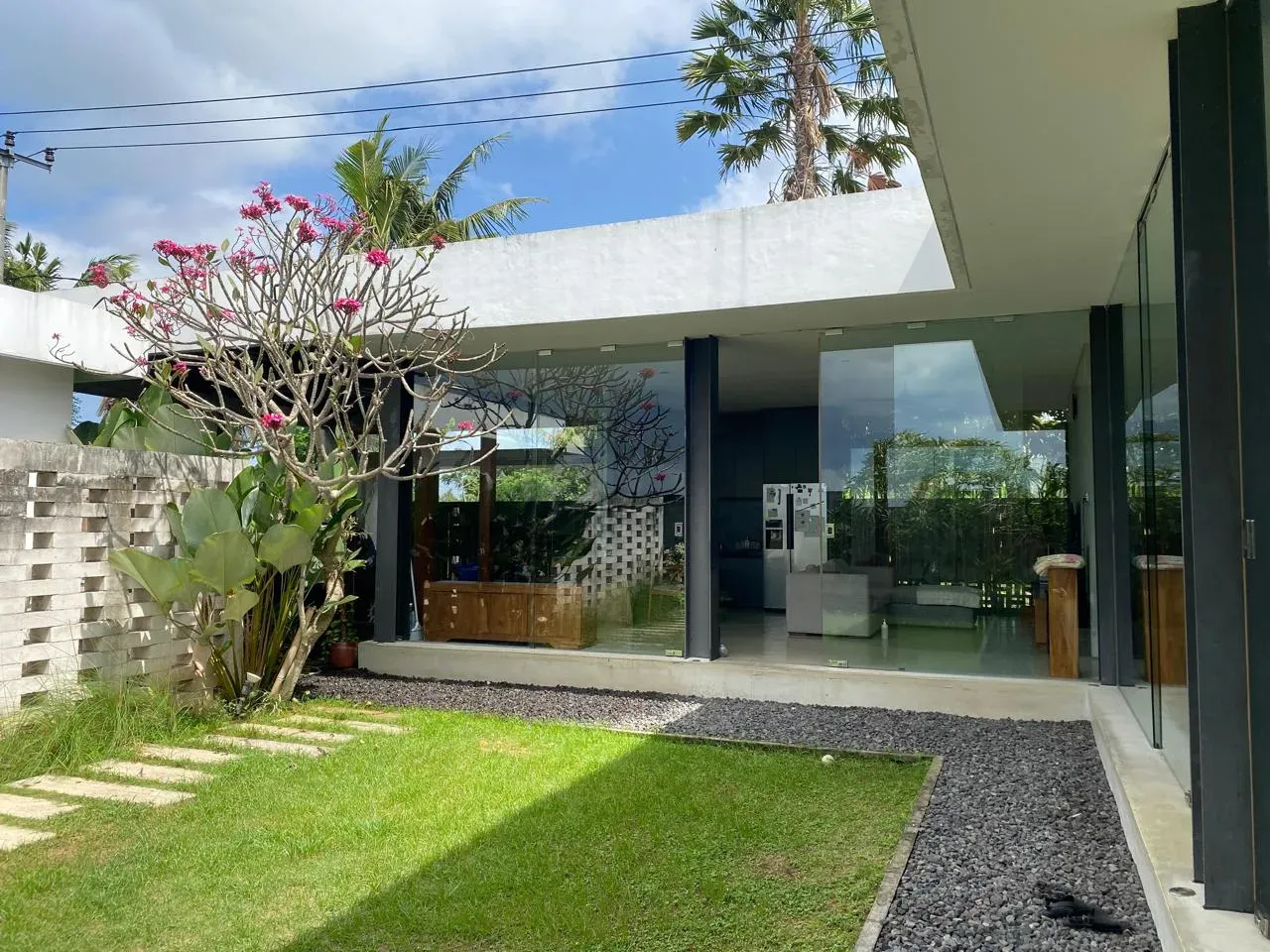MODERN FREEHOLD VILLA IN GIANYAR WITH LUSH INNER GARDEN