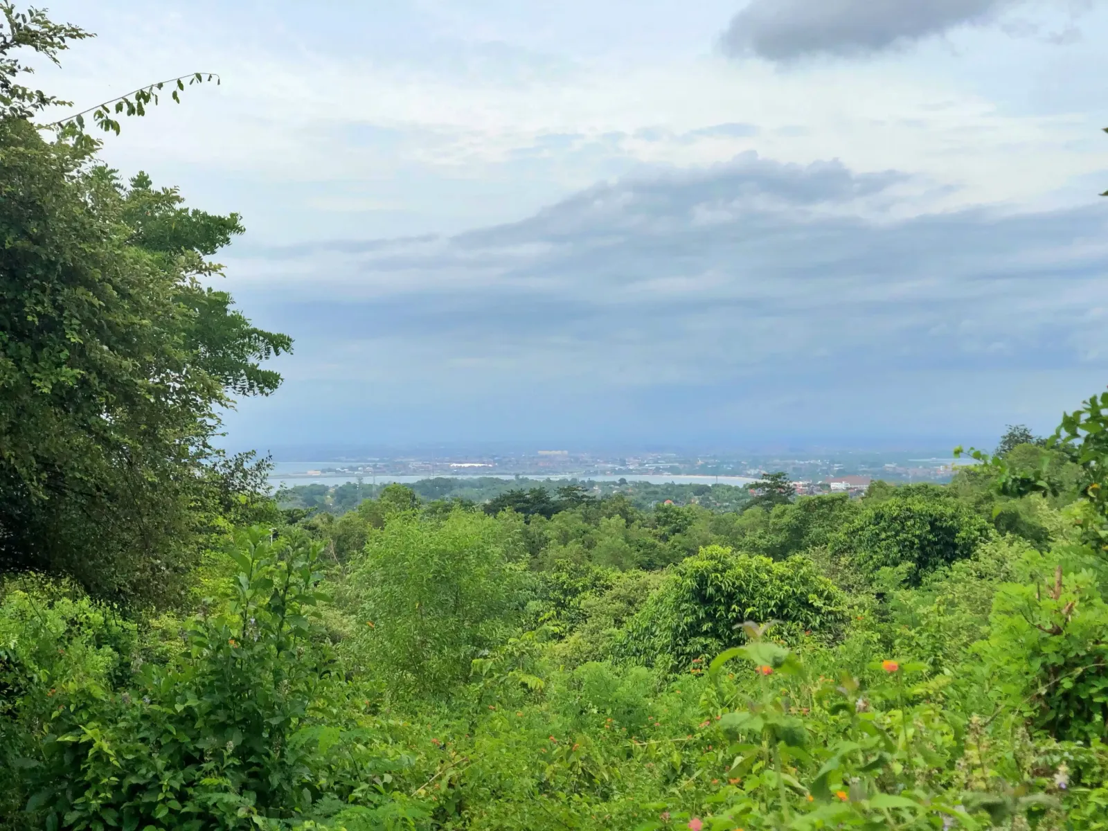 OCEAN VIEW LAND IN BALANGAN: A FREEHOLD RESIDENTIAL GEM