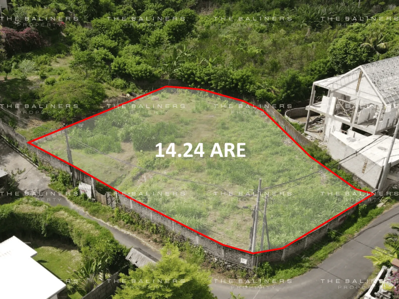 EXPANSIVE LAND FOR SALE IN PECATU WITH DUAL ROAD ACCESS