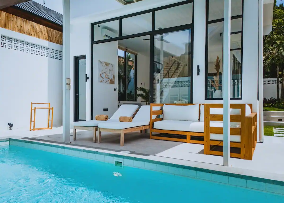 MODERN PERERENAN VILLA: STYLISH LIVING IN A TROPICAL HAVEN