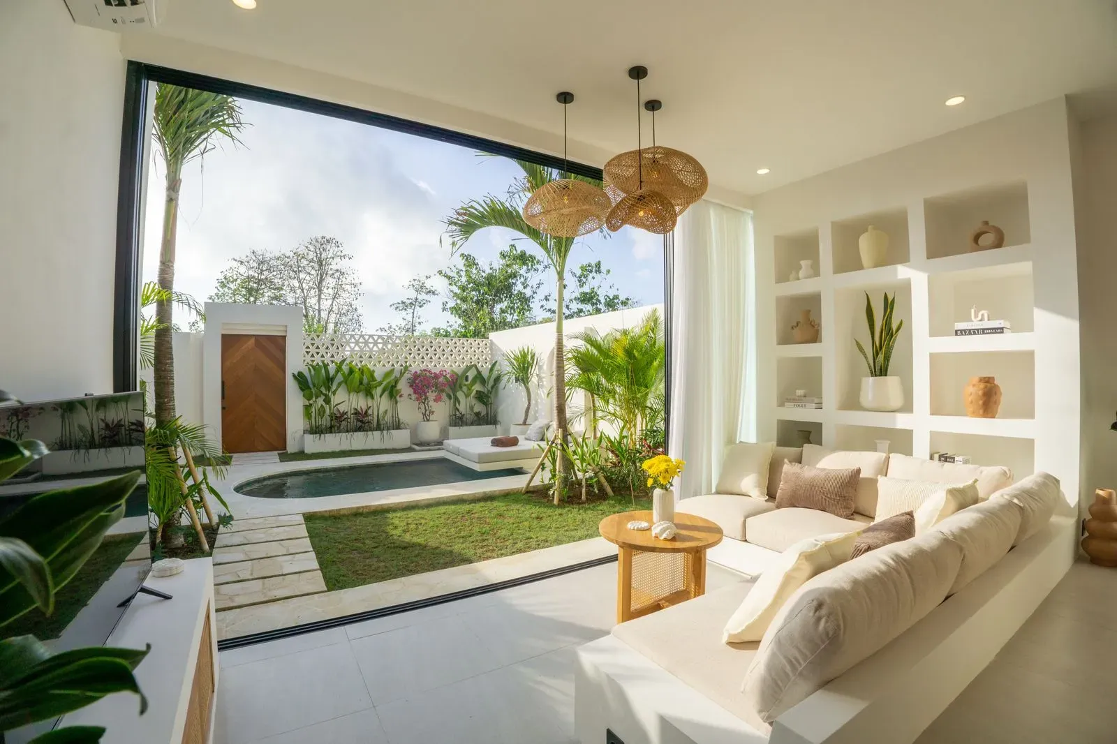 CONTEMPORARY 2-BEDROOM VILLA IN UNGASAN WITH TROPICAL TOUCHES