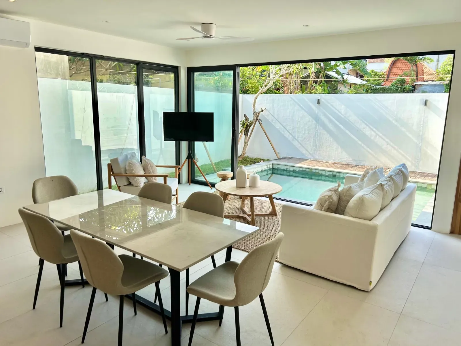 HUGE PRICE DROP, MODERN NEWLY BUILT VILLA IN PADONAN, CANGGU