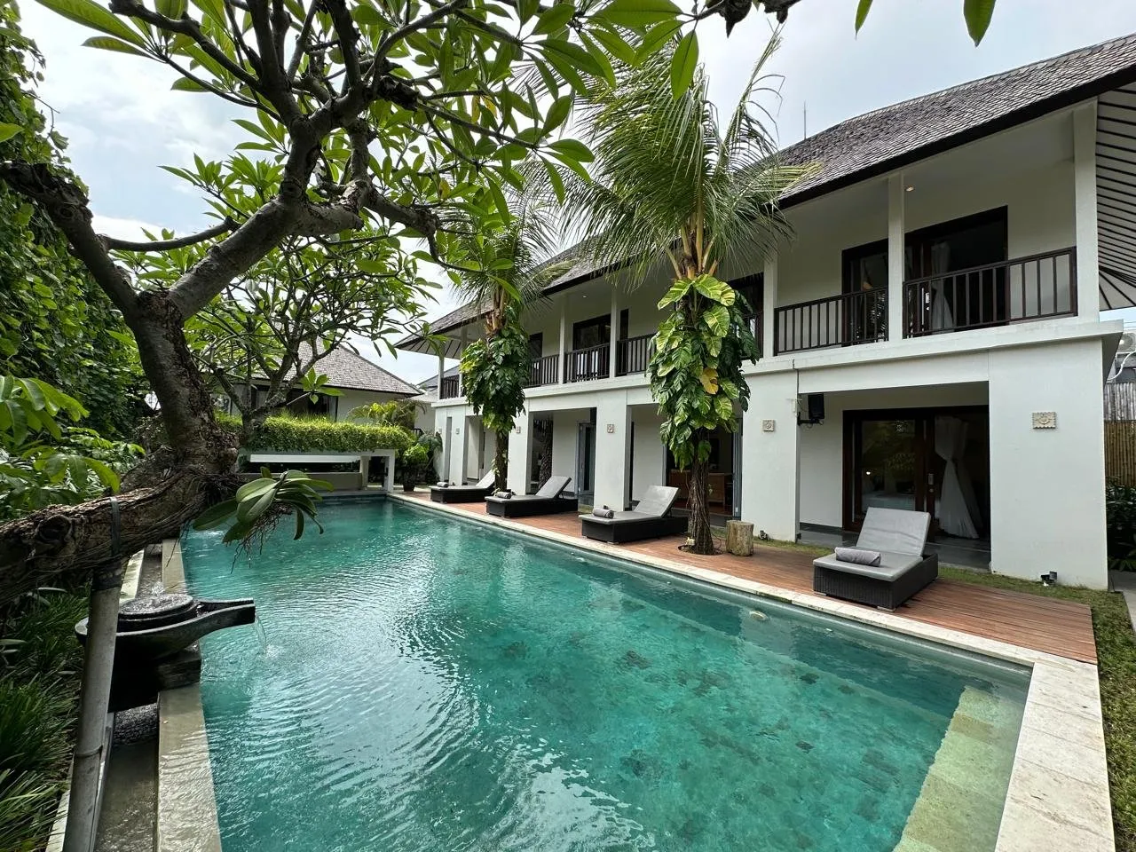 CHARMING VILLA GETAWAY NEAR BERAWA’S BEST SPOTS
