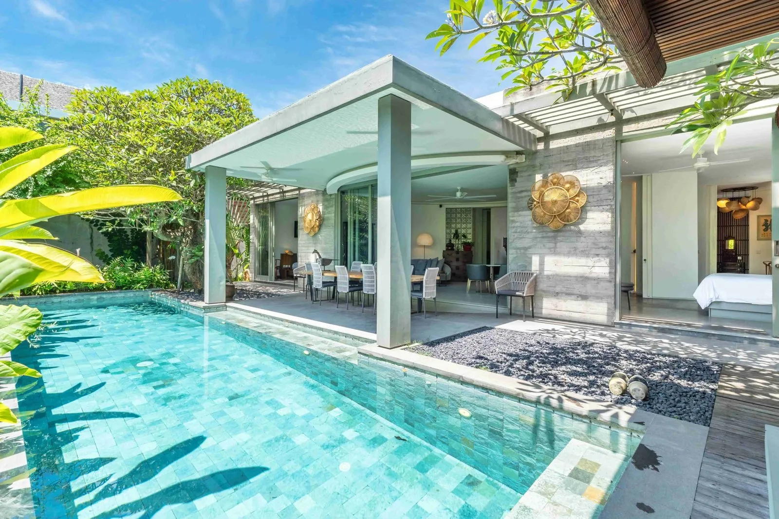 BRIGHT AND SPACIOUS VILLA IN UMALAS WITH STUNNING OUTDOOR SPACES