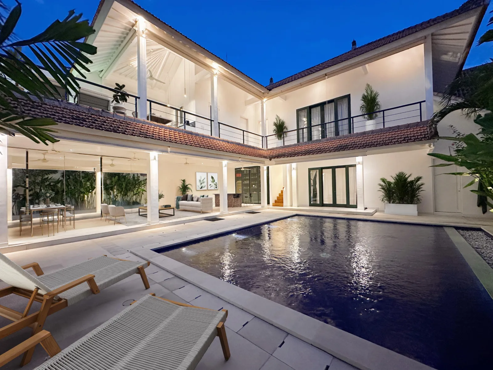 PRIVATE TWO-BEDROOM RETREAT WITH LUSH SURROUNDINGS IN BERAWA