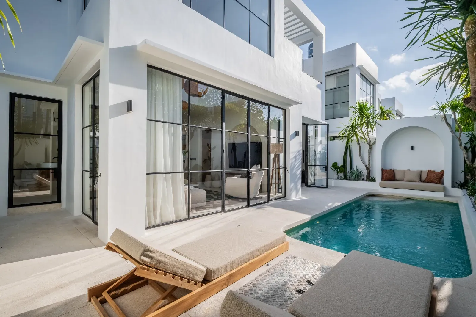 BOUTIQUE 3-BEDROOM VILLA IN UMALAS WITH STRONG RETURNS