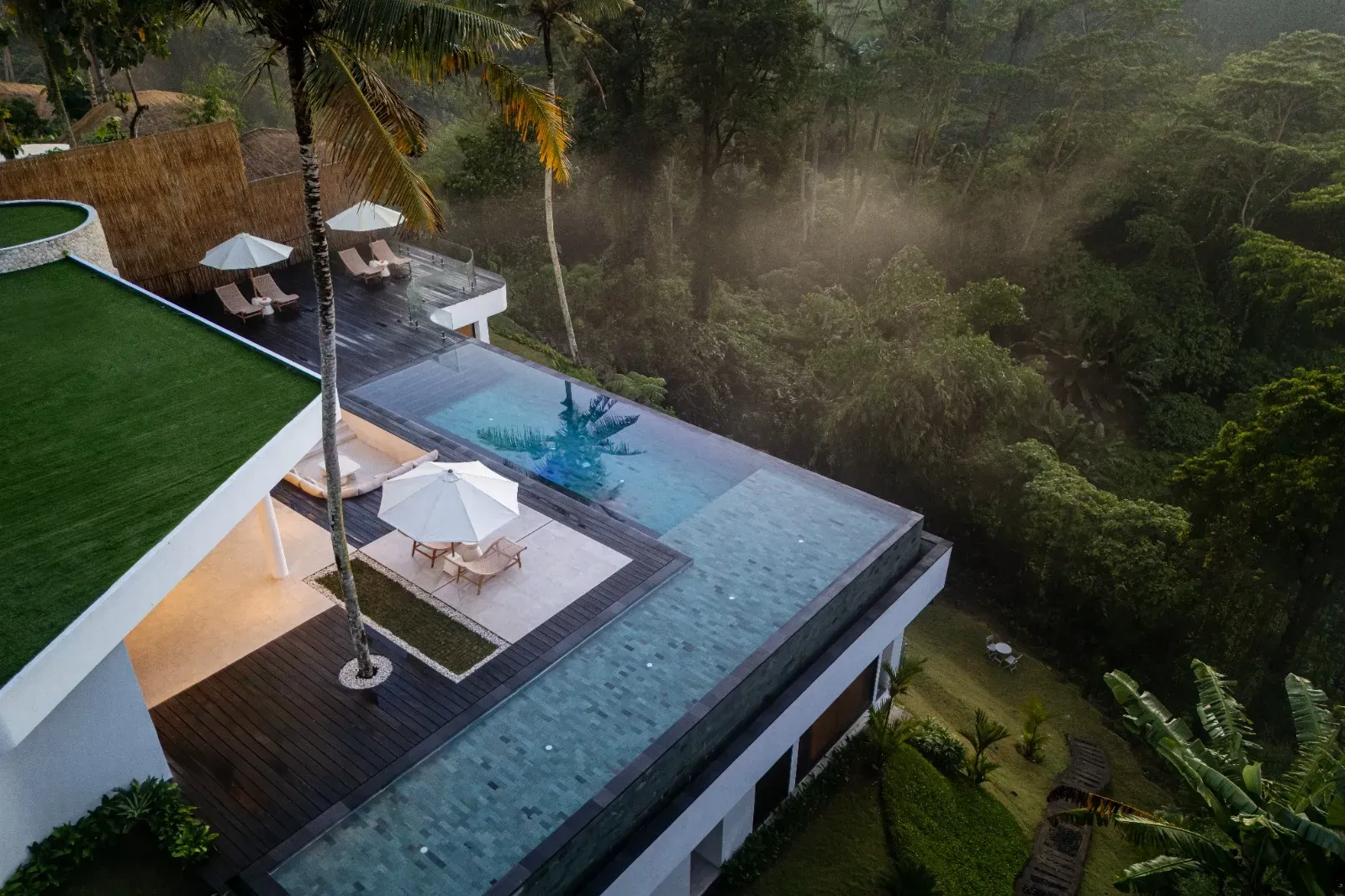 PANORAMIC JUNGLE VIEW VILLA IN UBUD WITH SPECTACULAR INFINITY POOL