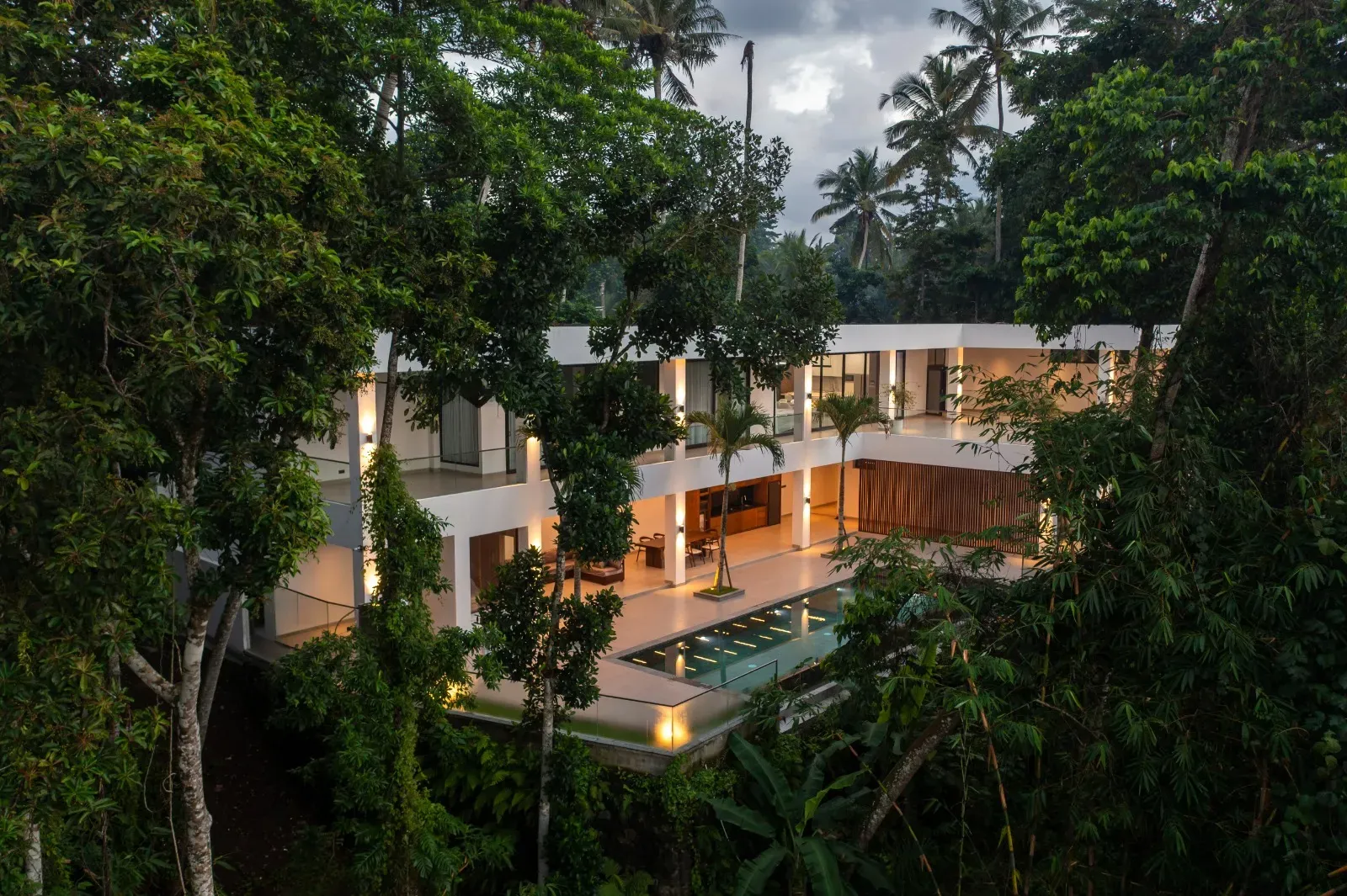 LUXURY JUNGLE VIEW VILLA IN UBUD WITH PRIVATE SAUNA AND WELLNESS SPACES